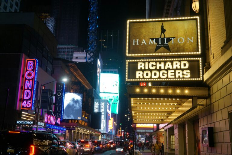 Marylouise Burke a Renée Elise Goldsberry debutují na Broadwayi