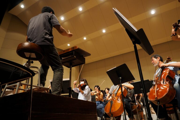 Alexander Shelley se stane hudebním ředitelem Pacific Symphony