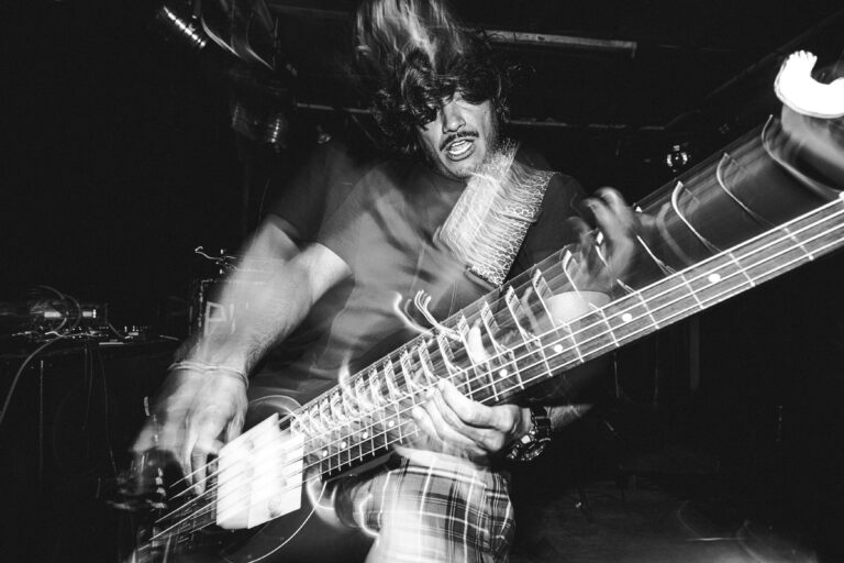 MAD JAMIE: Punk Rock Idol na Celosvětovém Dobrodružství