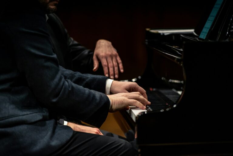 Conrad Tao získává Andrew Wolf Chamber Music Award 2024